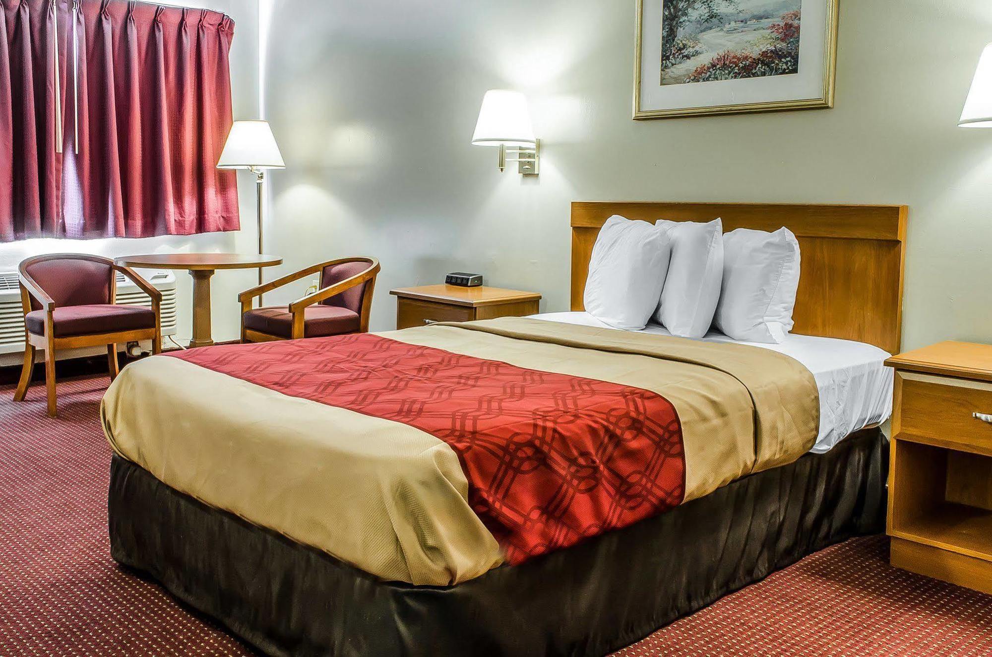 Econo Lodge Northeast Рединг Екстериор снимка